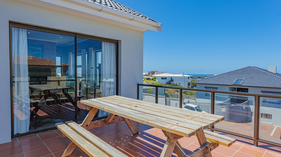 4 Bedroom Property for Sale in Struisbaai Western Cape
